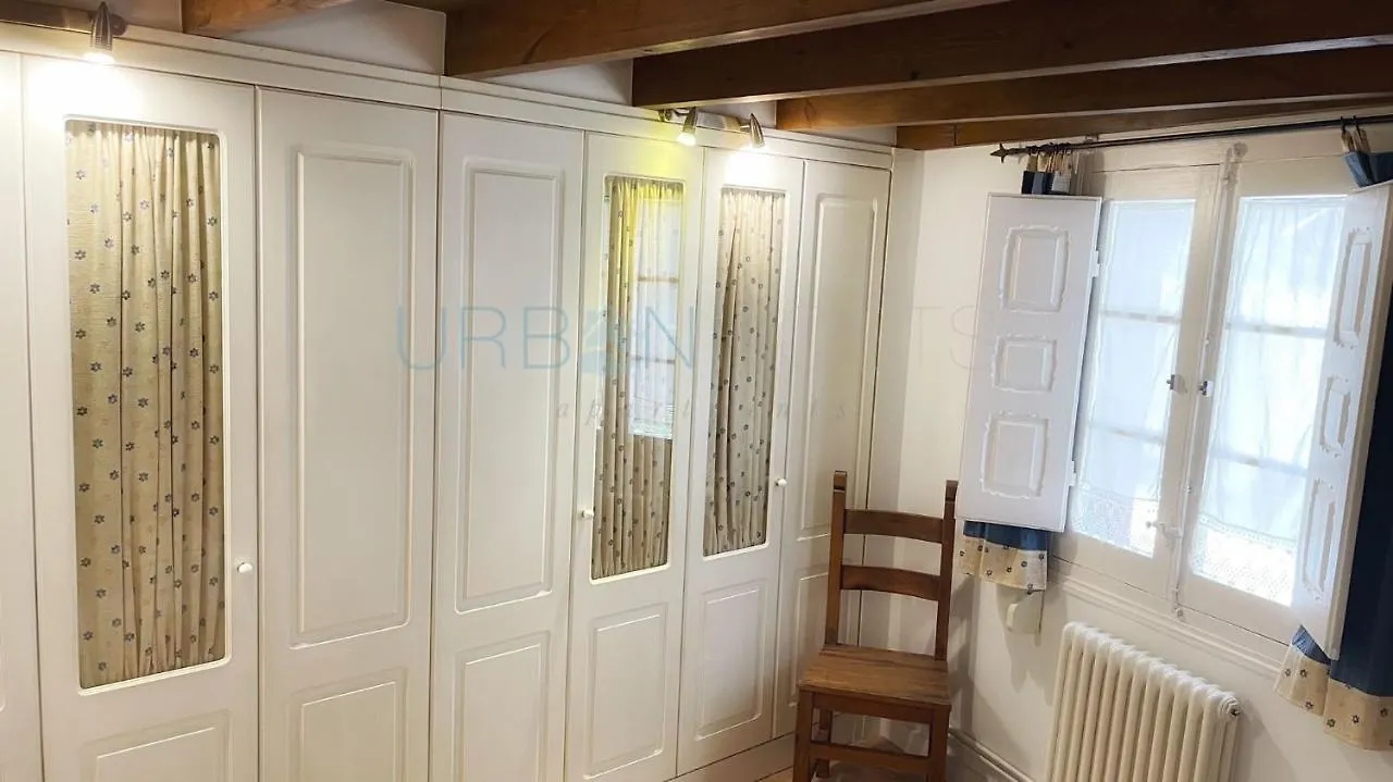 Apartment Vivienda Turistica Con Encanto Centrico, Wifi Y Patio Bilbao Spanien